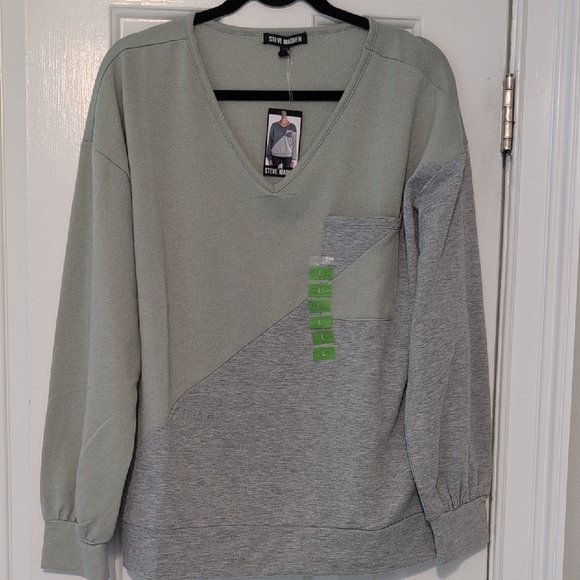 Steve Madden Tops - Steve Madden V Neck Top. Size L. NWT